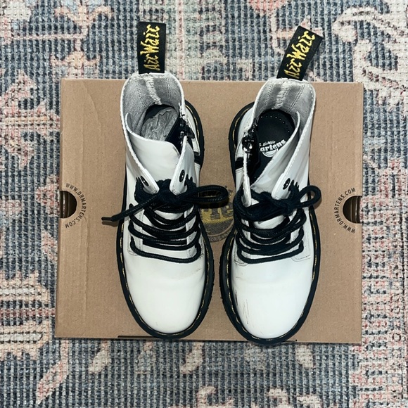 Dr. Marten Jadon. White - Picture 3 of 4